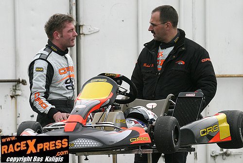 Jos en Richard Pex testen kart
